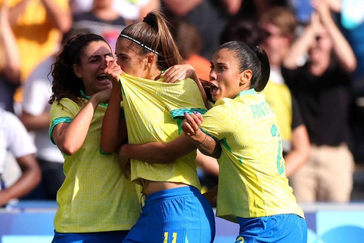 Jogadoras do Brasil comemorando