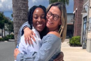 carla perez abraçada com a nora, daze