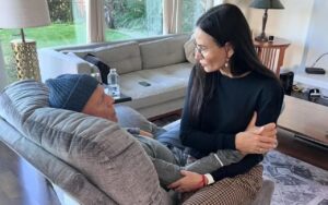 Demi Moore cumpre promessa de jamais abandonar Bruce Willis