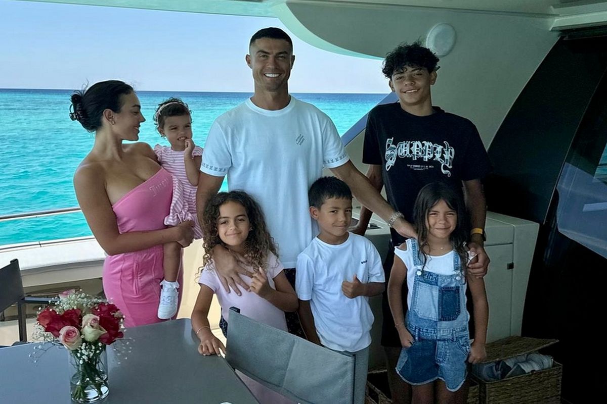 Cristiano Ronaldo, Georgina e os filhos.