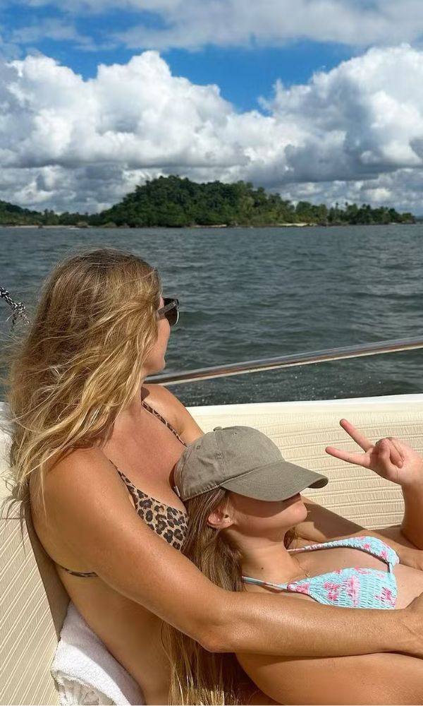 Gisele Bundchen e da irmã gêmea Patricia