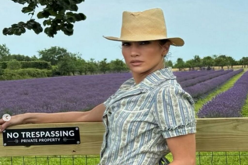 Jennifer Lopez curte feriado nos Hamptons