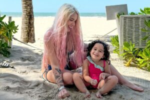 Karoline Lima e a a filha, Cecília