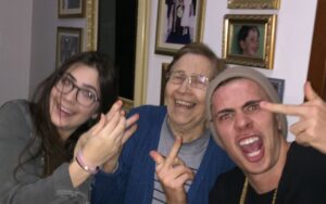 Leo Picon presta homenagem para avó nas redes sociais