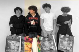 Mason Disick com os amigos