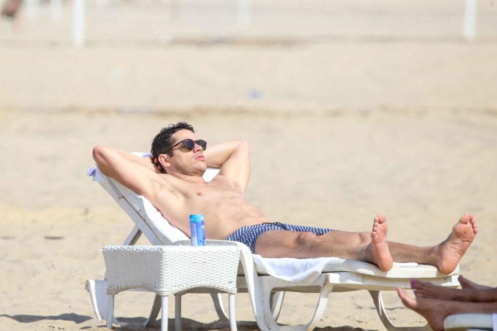 José Loreto na praia de Copacabana