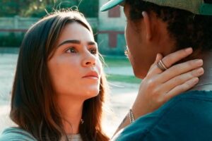 Renascer: Sandra toma atitude e parte coração de João Pedro