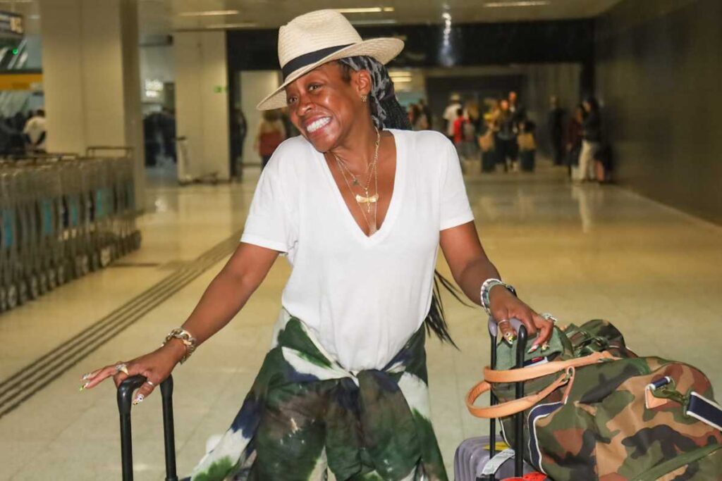 Tichina Arnold desembarcando no Brasil