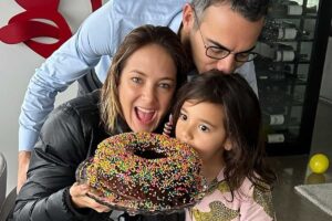 ticiane pinheiro e cesar tralli comemorando aniversario da filha manu