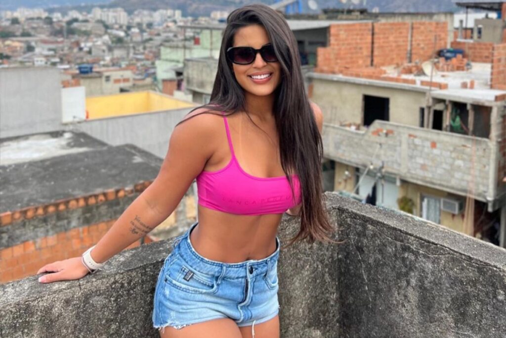 Aline Bianca affair de Davi Brito