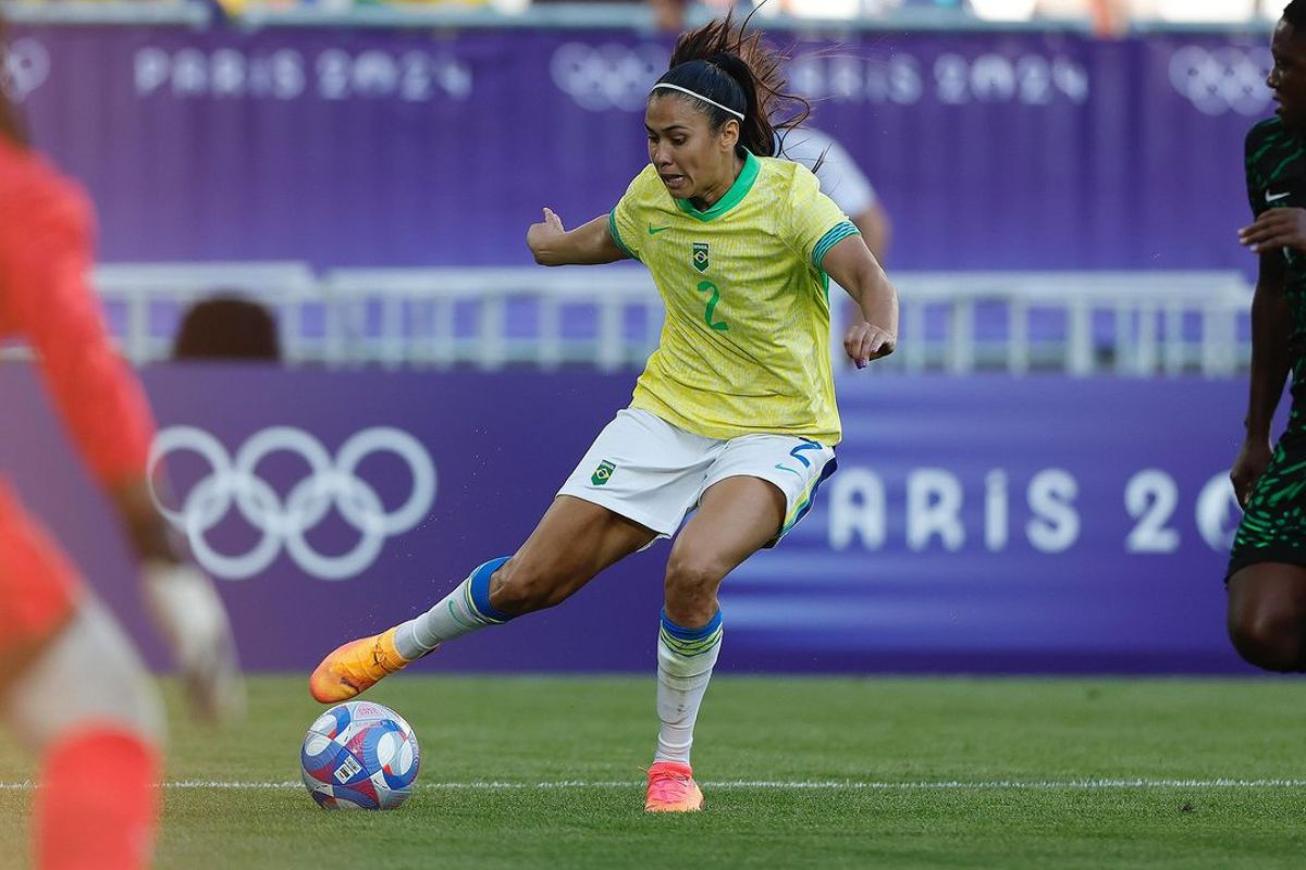 Antonia, lateral do Brasil