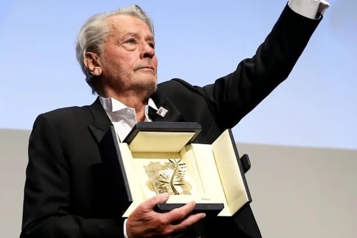 Morre Alain Delon, renomado ator francês, aos 88 anos de idade