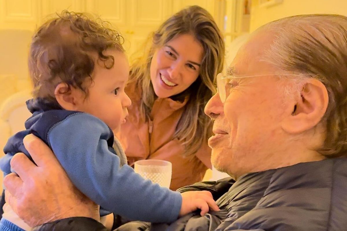 Rebeca Abravanel com o filho Benjamin e Silvio Santos