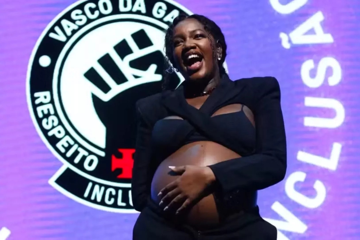 IZA, grávida, cantou na festa do Vasco