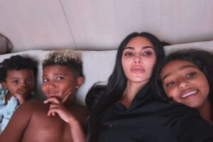Kim Kardashian e os filhos