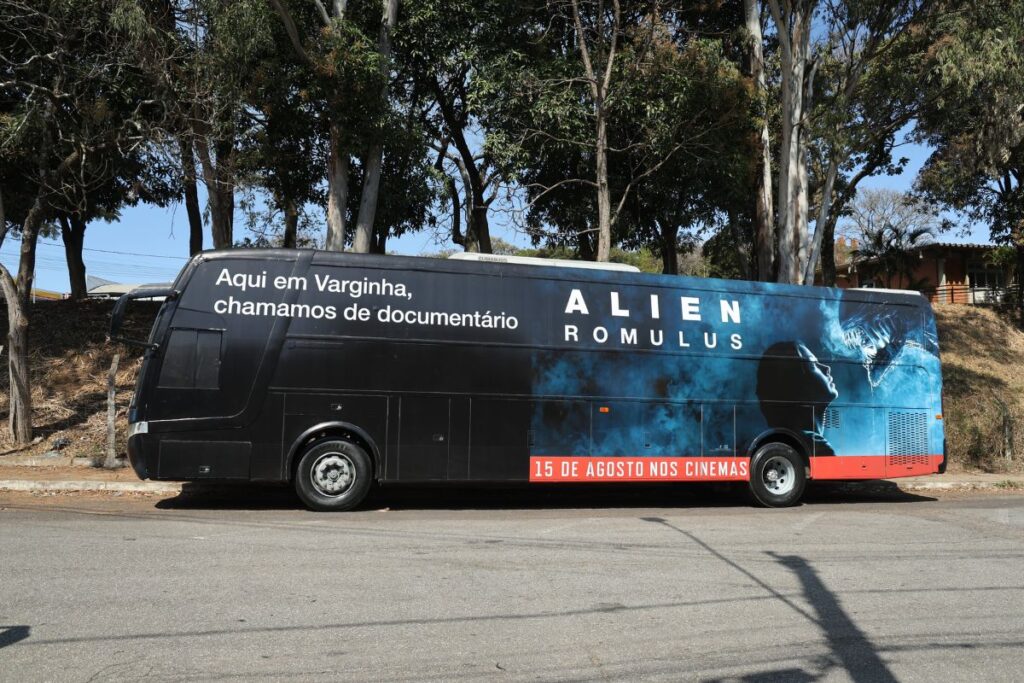 Ônibus especial em divulgação