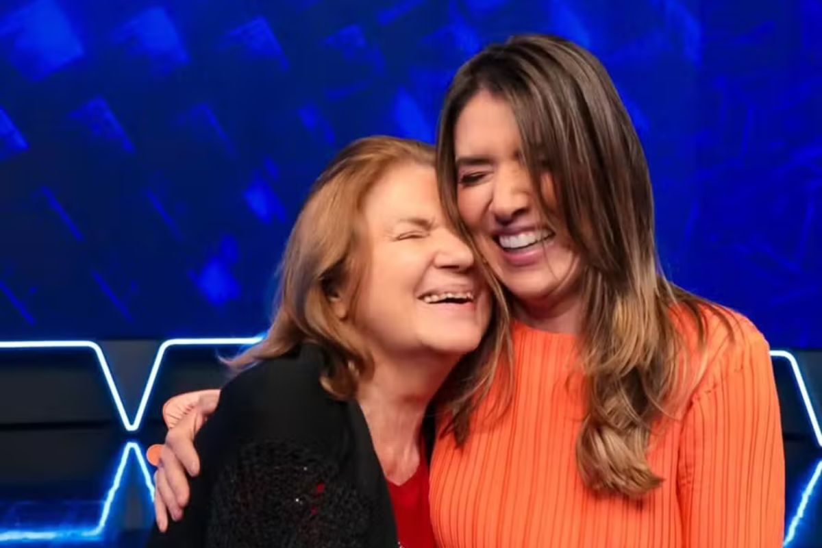 Rebeca Abravanel posa com irmã de Silvio Santos