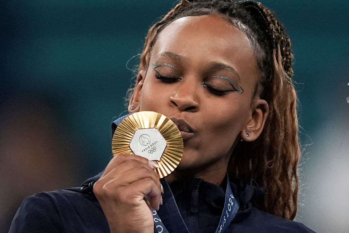 Rebeca Andrade ganha ouro no solo nas Olimpíadas de Paris 2025