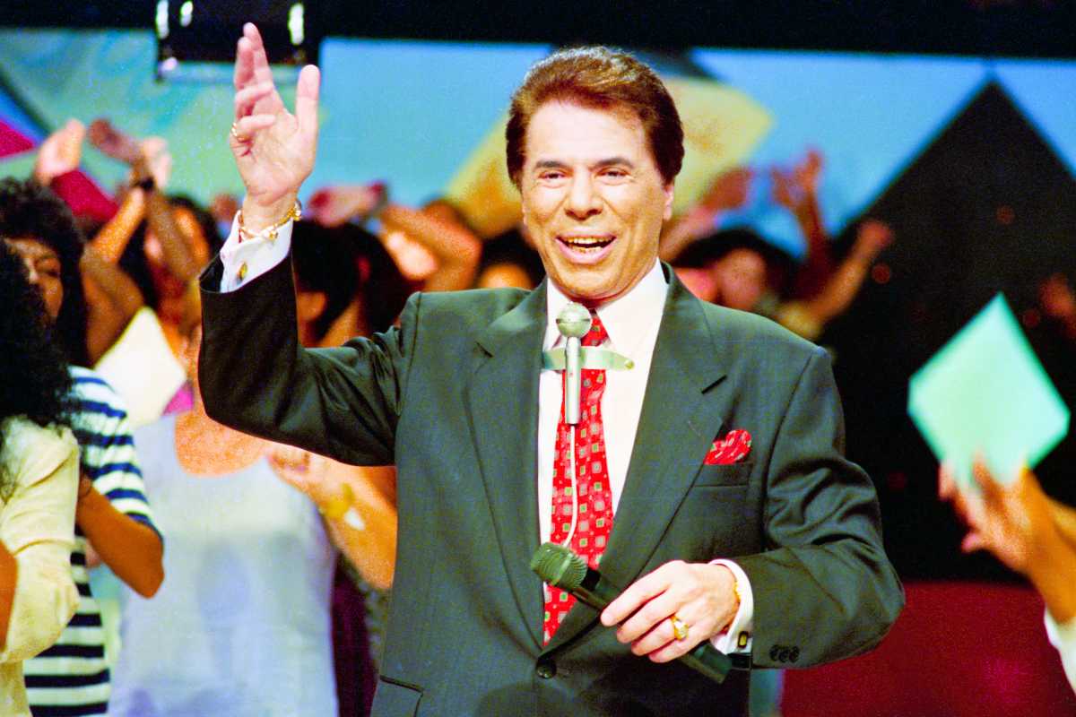 Silvio Santos apresentando programa