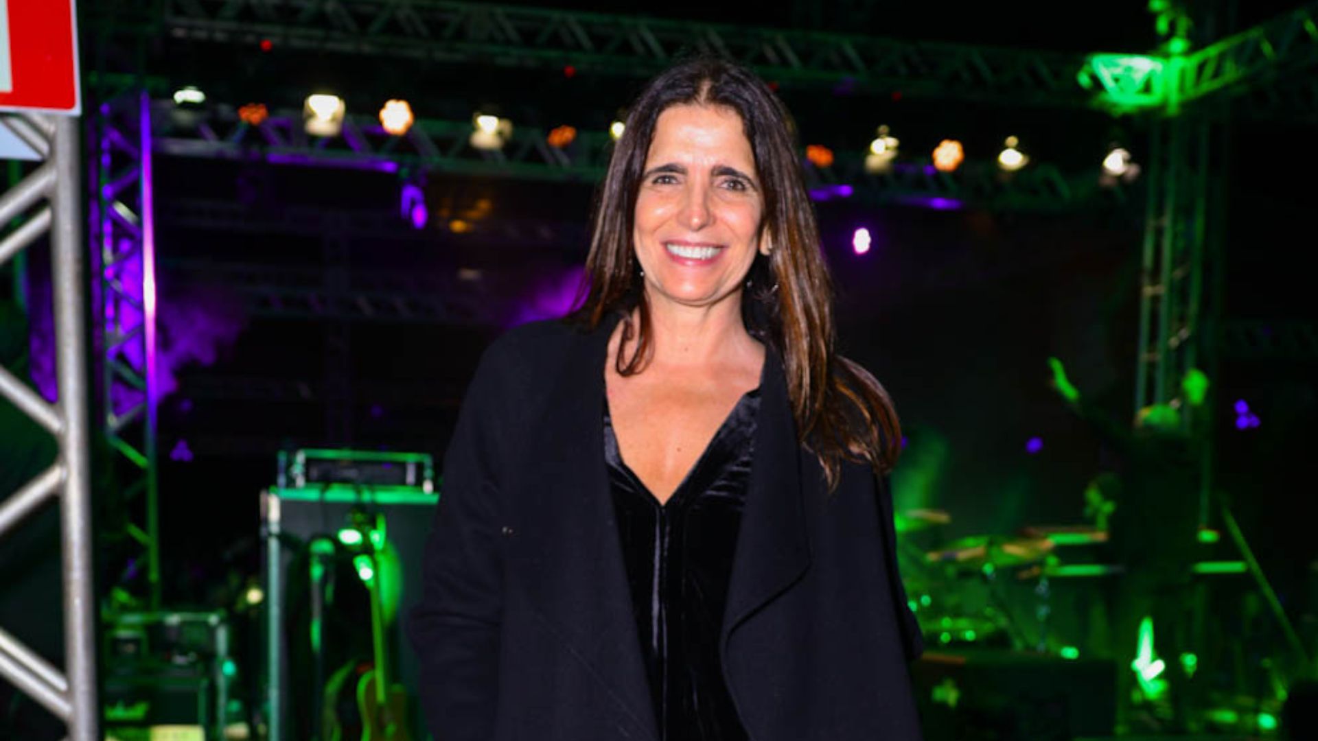 Malu Mader prestigia o marido Tony Bellotto em show do Titãs