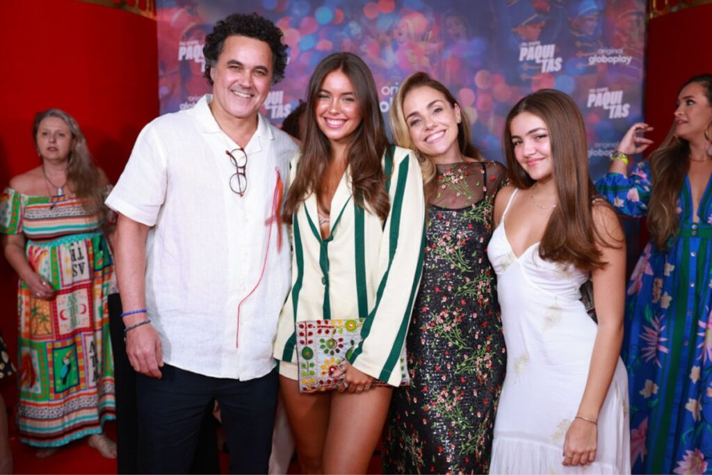 Paquitas reunidas em pré-lançamento do documentário