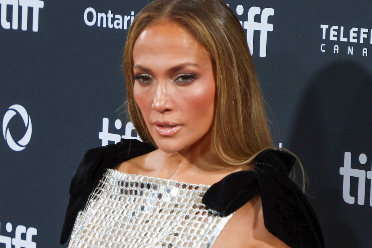 Jennifer Lopez com vestido arrasador