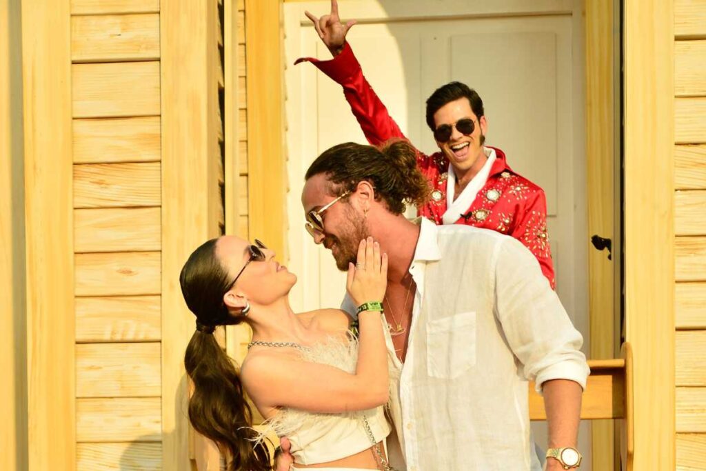 Larissa Manoela e André Luiz Frambach renovaram casamento no Rock in Rio