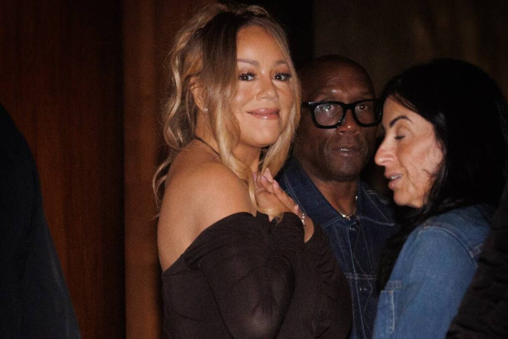 Mariah Carey foi jantar com os filhos posteriormente