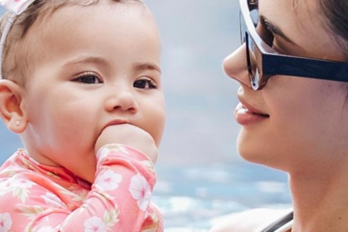 Mavie e Bruna Biancardi juntas na piscina