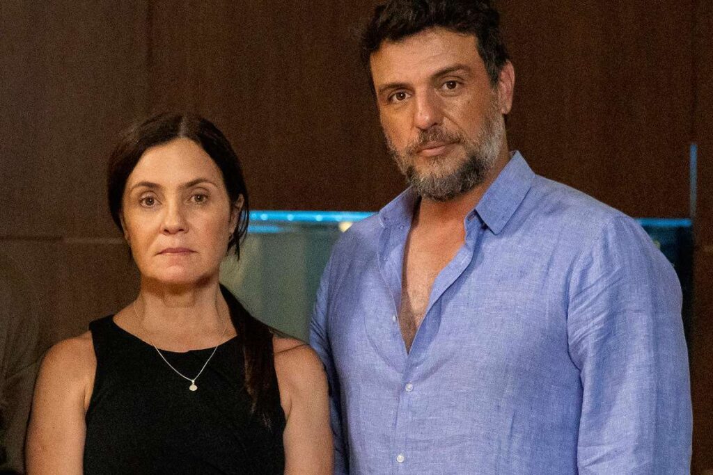 Molina (Rodrigo Lombardi) e Mércia (Adriana Esteves) em Mania de Você