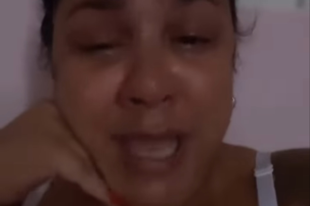 paula cardoso, viúva de anderson leonardo, chorando