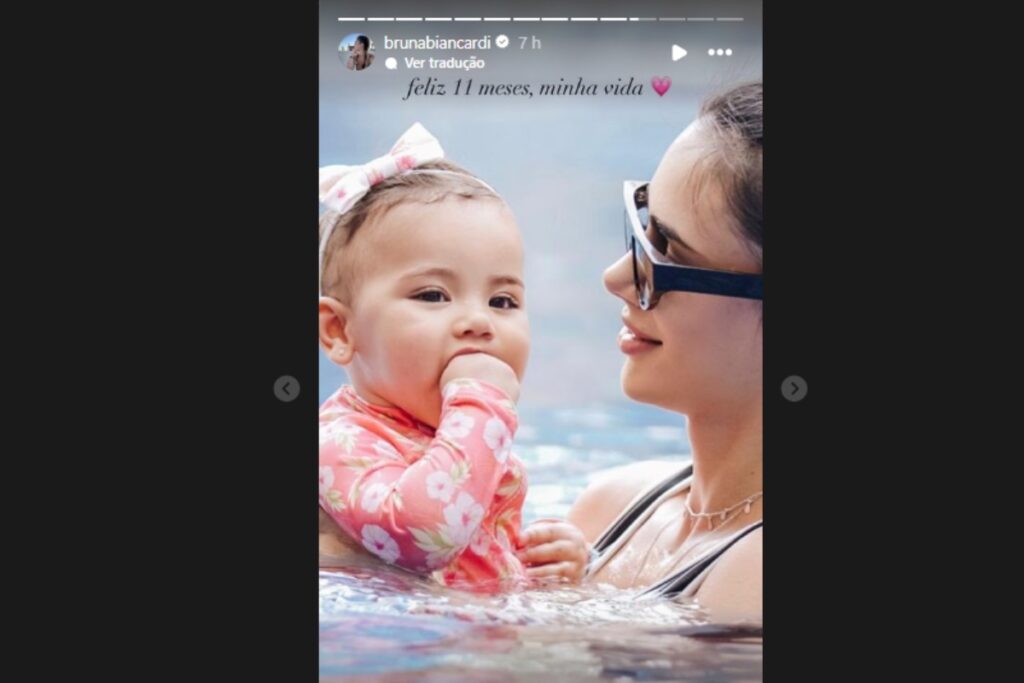 stories de Mavie e Bruna Biancardi juntas na piscina