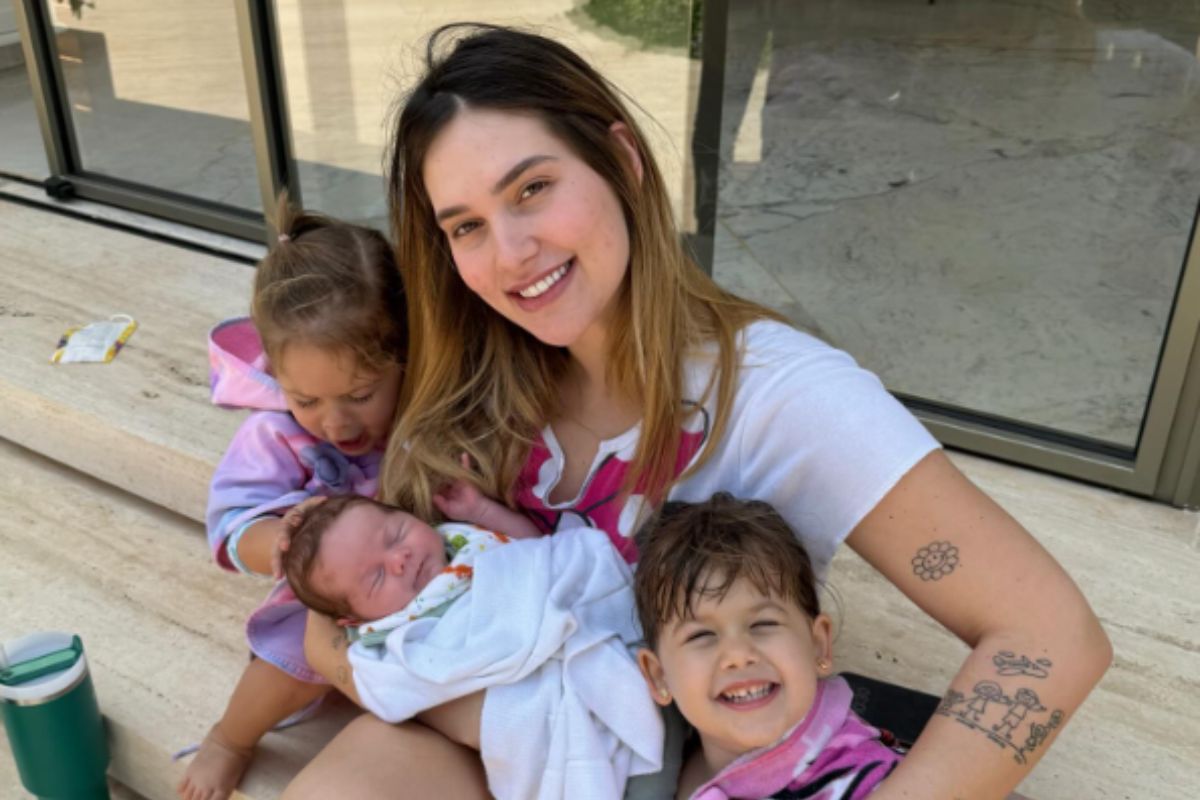 Virginia Fonseca e tres filhos