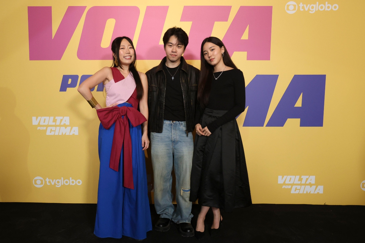 Gabi Yoon (Yoo-Na), Allan Jeon (Jin Kwon) e Sharon-Cho (Mirae).