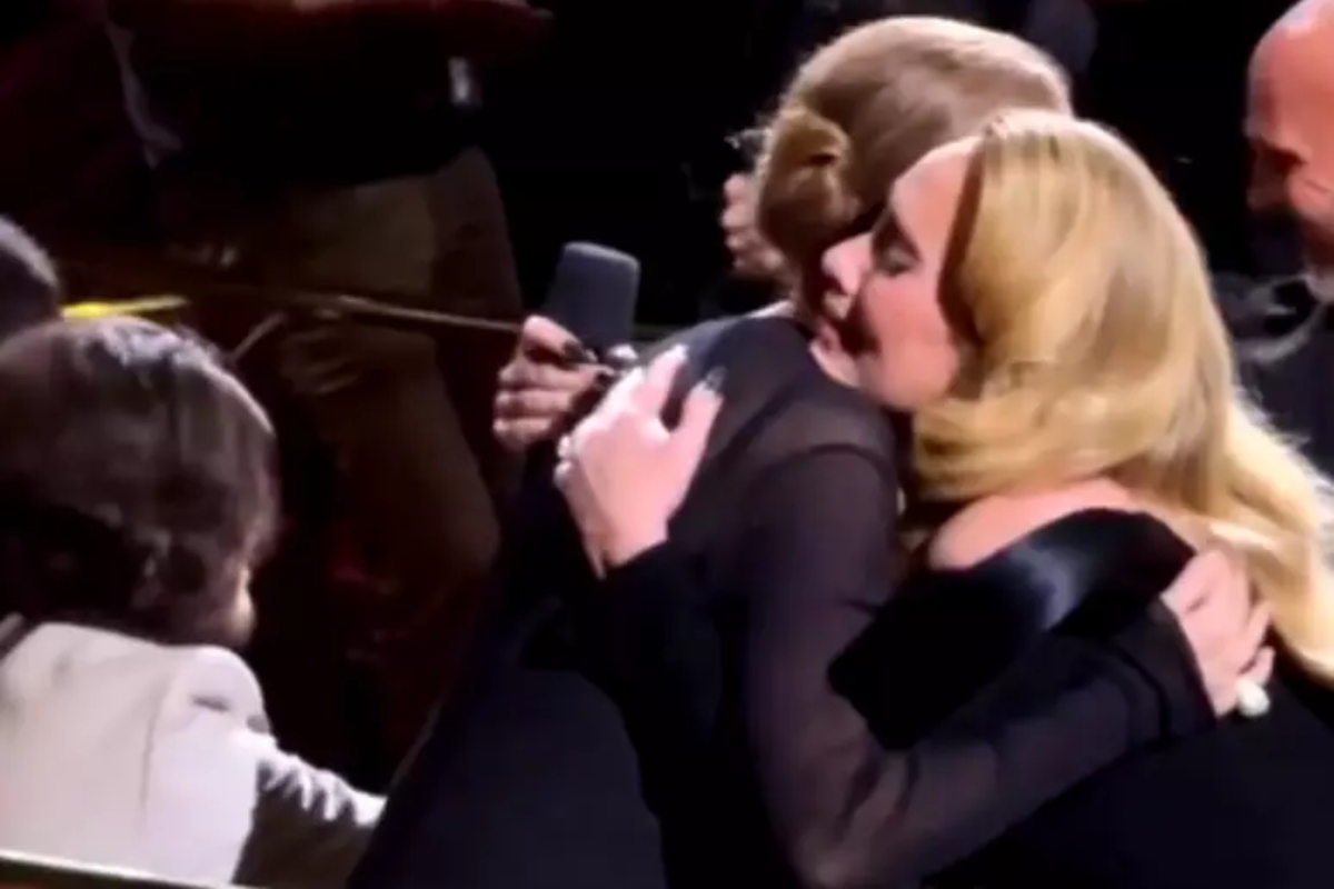 Adele e Celine Dion abraçadas