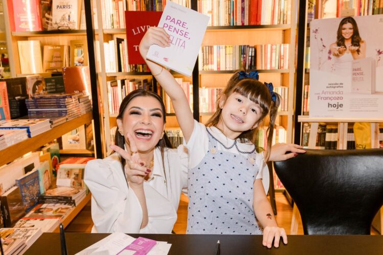 Amanda Françozo e sua filha Vitória Françozo