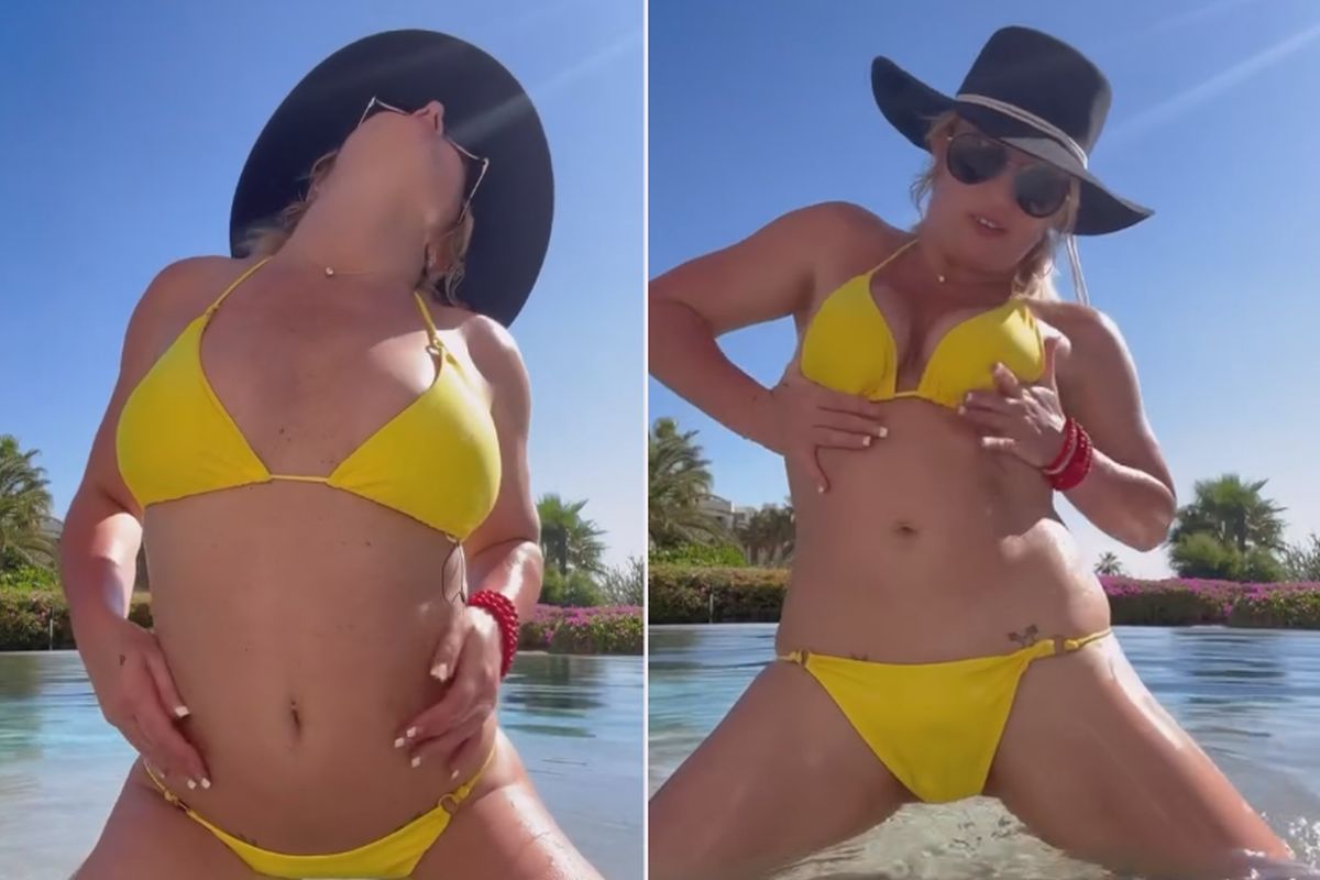 Britney Spears dança na praia