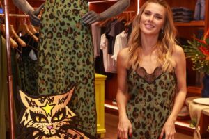 Carolina Dieckmann lançando coleção com a loja reversa