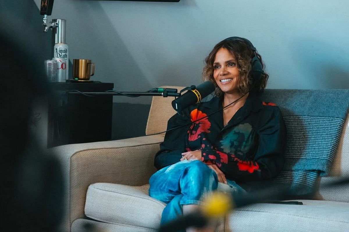 Halle Berry em podcast de Dax Shepard