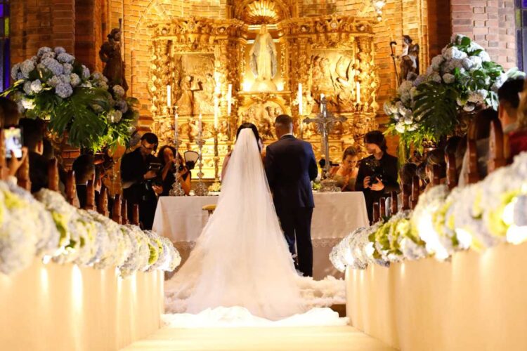 João Gomes e Ary Mirelle se casando