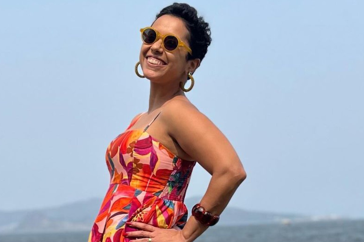 lilian ribeiro posando sorridente