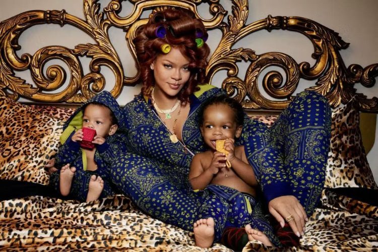 Rihanna com os filhos