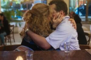 Roxelle e Sebastian se beijam em 