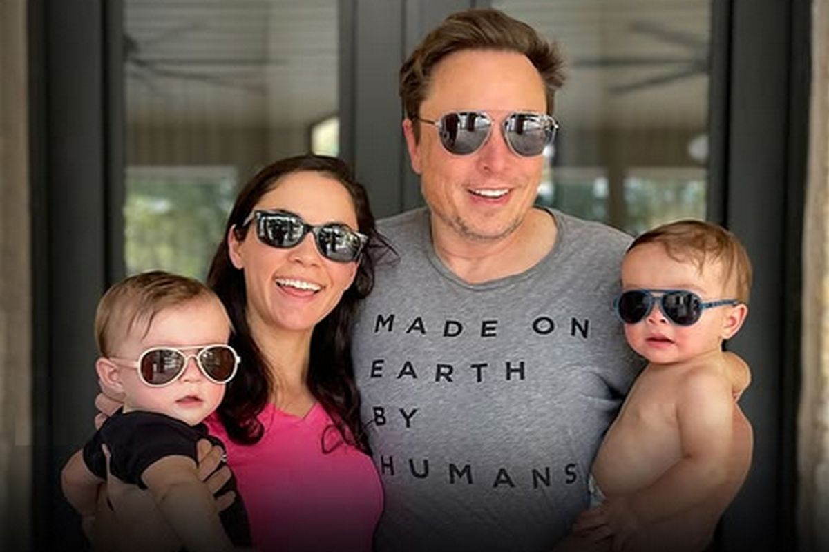 Elon Musk e Shivon Zillis com os filhos gêmeos.