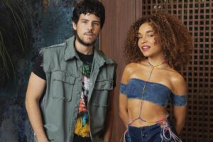 Tomás (Paulo Mendes) e Evelyn (Gi Fernandes) em Mania de Você