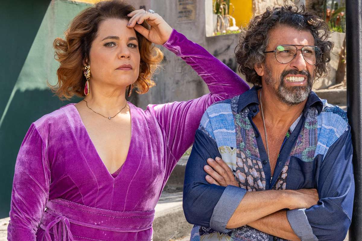 Violeta (Isabel Teixeira) e Osmar (Milhem Cortaz) em "Volta por Cima"