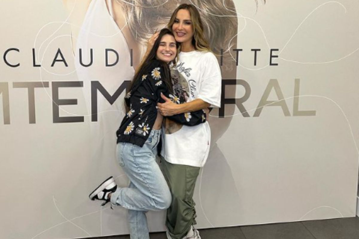 Bailarina e Claudia Leitte