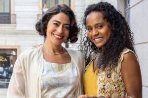 Clarice (Carol Castro) e Beatriz (Duda Santos) em 