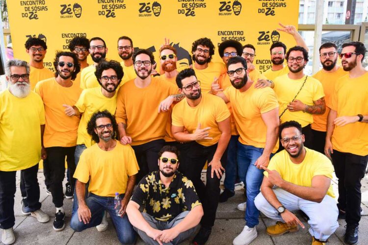 Eliezer, Dilsinho e Paulo Vitta com sósias em ação do Zé Delivery na Avenida Paulista