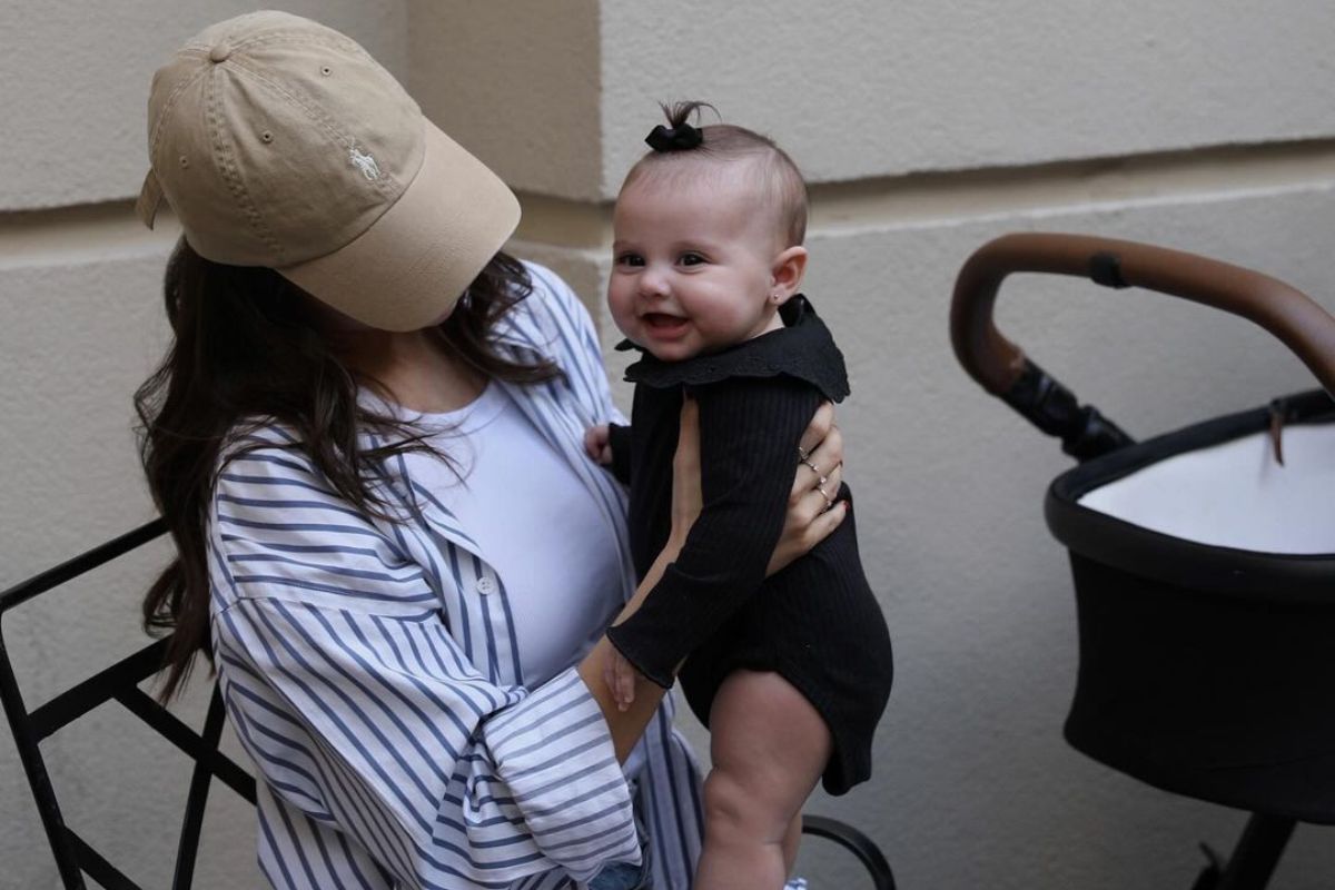 Helena, filha de Neymar, com a mãe Amanda Kimberlly